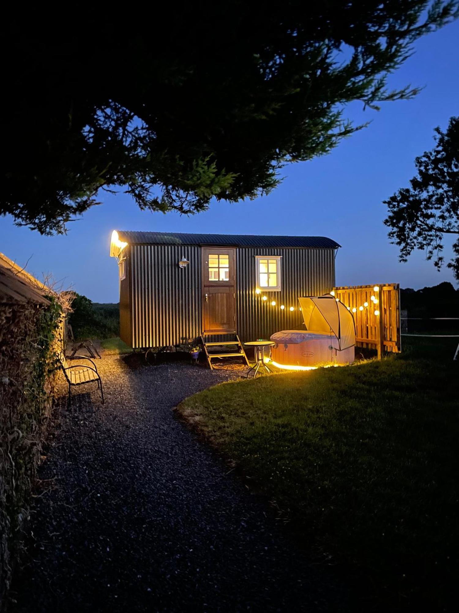 Willa Sheelin Huts Blue, Hot-Tub Available From 1St April Until 1St November Cavan Zewnętrze zdjęcie